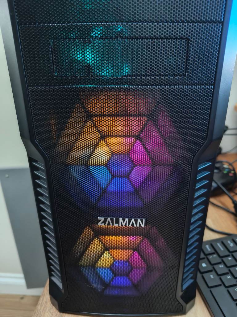 Zalman Z3 plus case gaming PC with windows 10 home freshly installed.