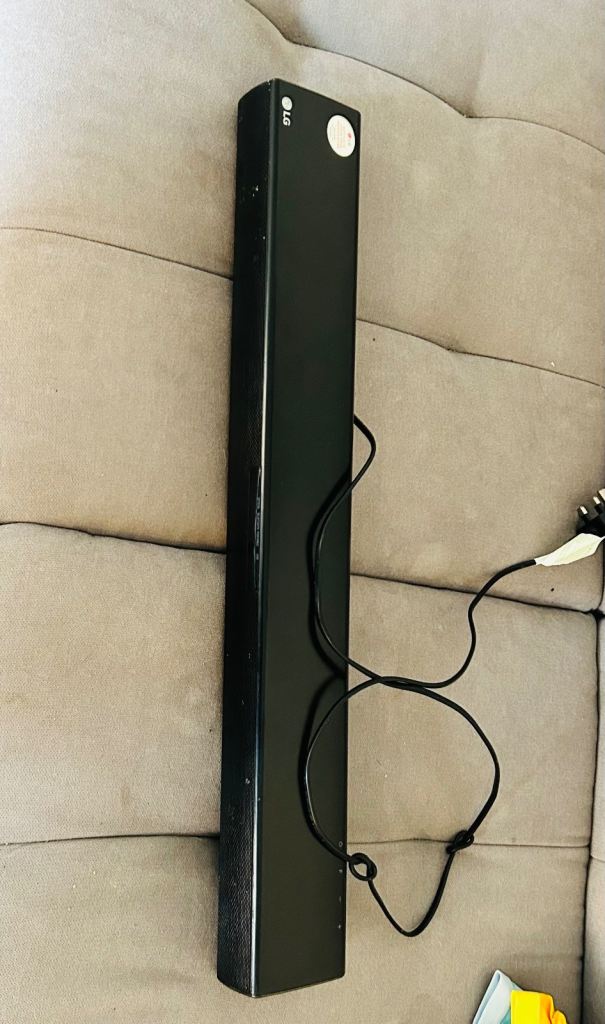 LG Soundbar with subwoofer 