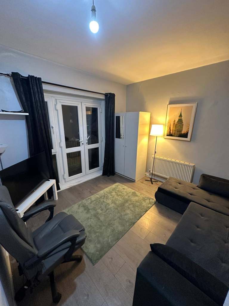 SHORT TERM LET-2 Bedroom plus a Living Room Apartment-Contractors-Professionals-Holiday Rent