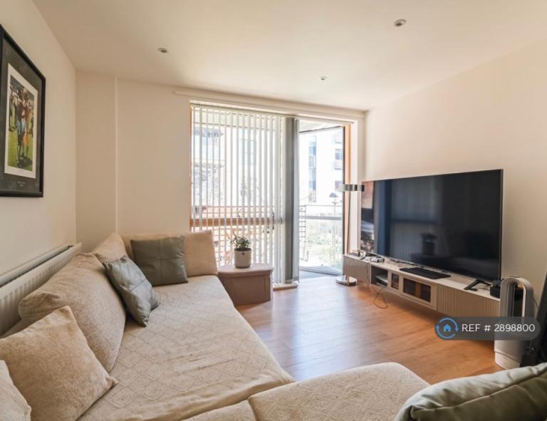 1 bedroom flat in Charles Newell Court, London, E3 (1 bed) (#2898800)