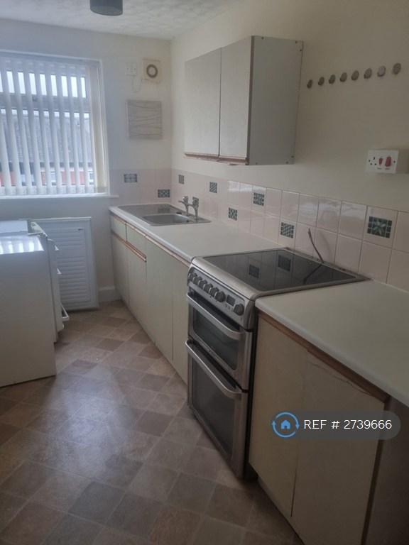 1 bedroom flat in Westmorland Avenue, Blackpool, FY1 (1 bed) (#2739666)