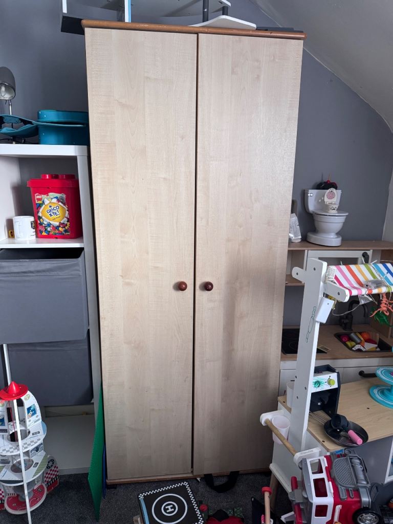Free wardrobe 