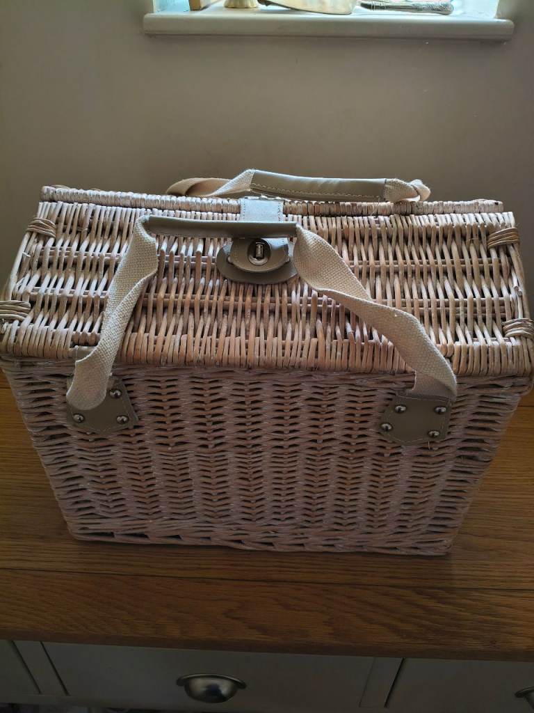 Picnic basket