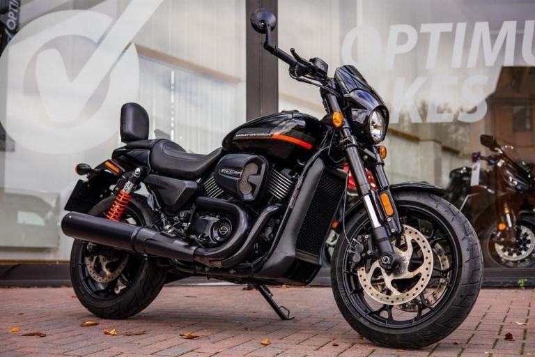 Harley-Davidson Street ROD ! LOW MILES ! EXTRAS