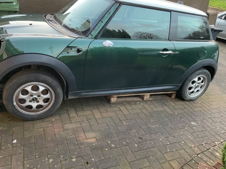 Mini Cooper 1598 diesel breaking 2012 see pictures 