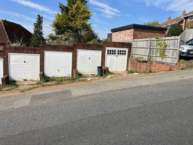 Brighton GARAGE TO LET Westdene near Withdene Stadium