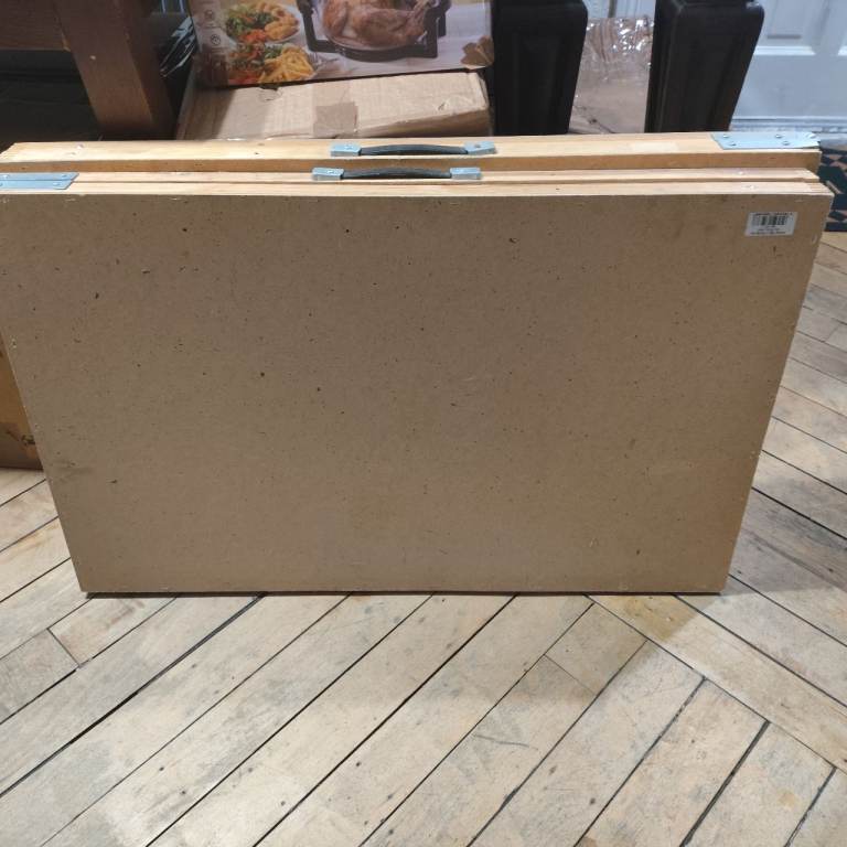 Decorating Wooden paste tables 