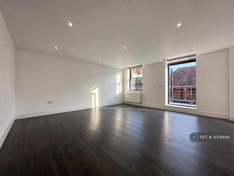 2 bedroom flat in St James House, Canterbury, CT1 (2 bed) (#3008649)
