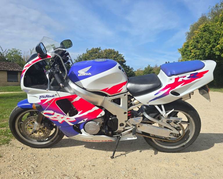 Honda SC28 CBR900RR Fireblade
