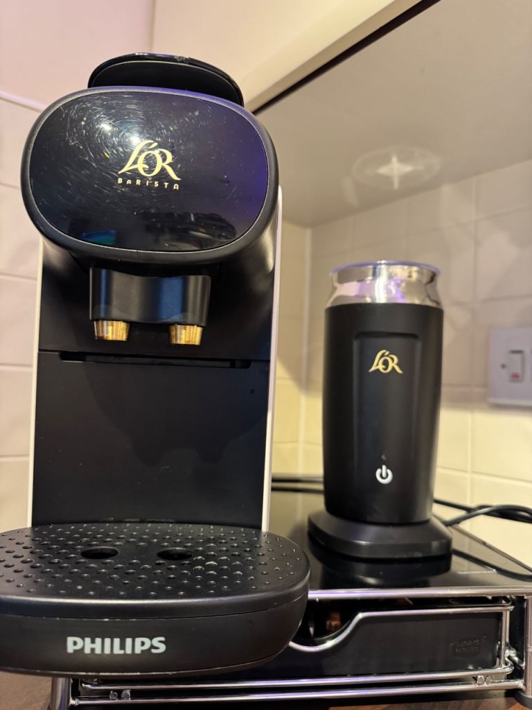 LO’R coffee machine with all the accessories