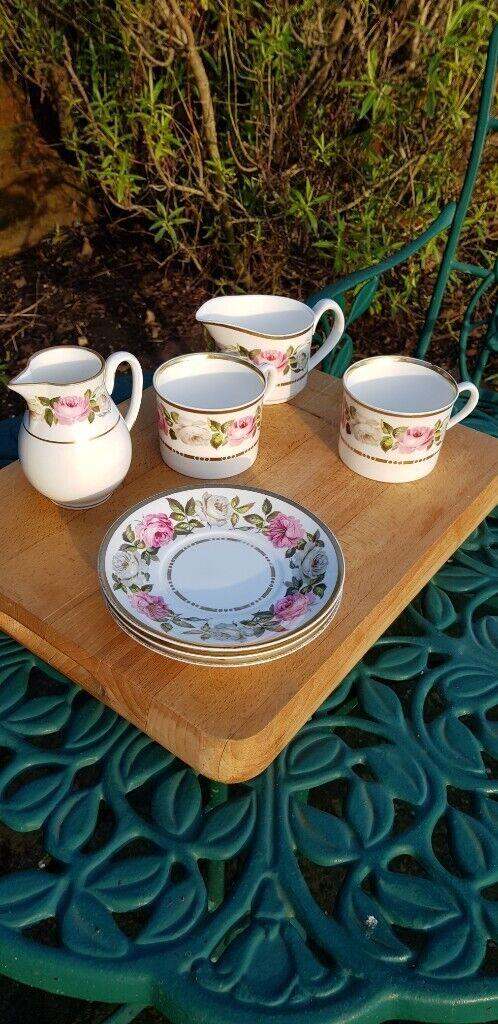 Royal Worcester - 1969 Royal Garden - Tea cups/saucers & jugs
