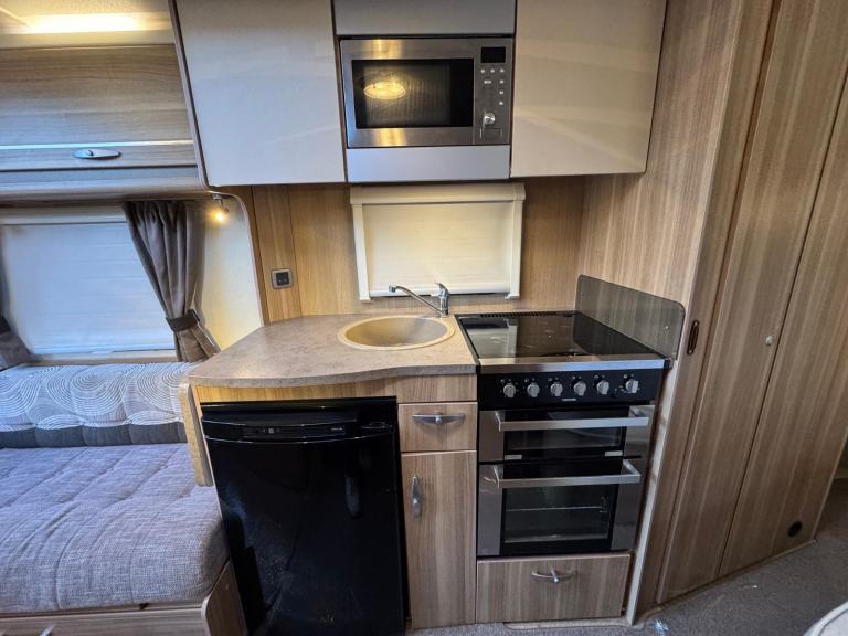 ⭐️ 2013 STERLING ECCLES SPORT 554 ⭐️ FIXED BED 4 BERTH ⭐️ LARGE SOLAR PANEL ⭐️