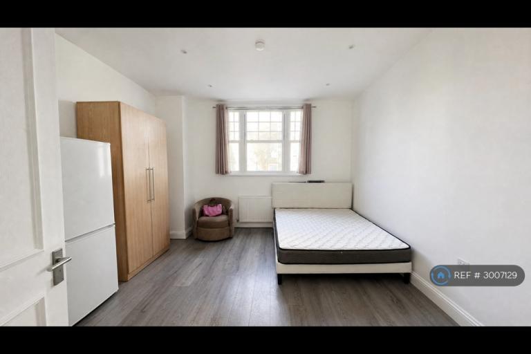 1 bedroom in Chicksand House, London, E1 (#3007129)