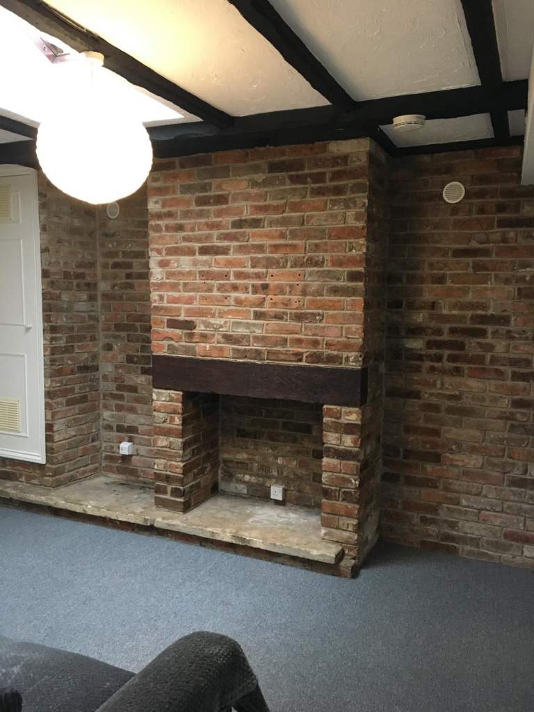 EXCELLENT REFURBISHED 1 BED FLAT IN DEVIZES CENTRE