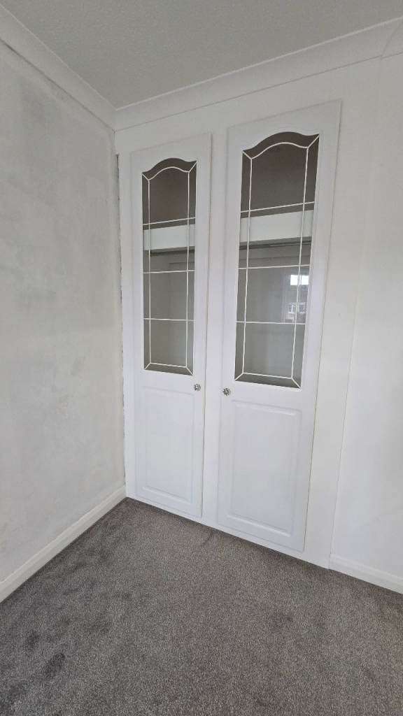 Waderobe doors half glassed