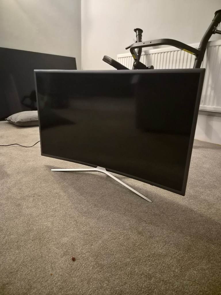 Samsung 40" curved TV 