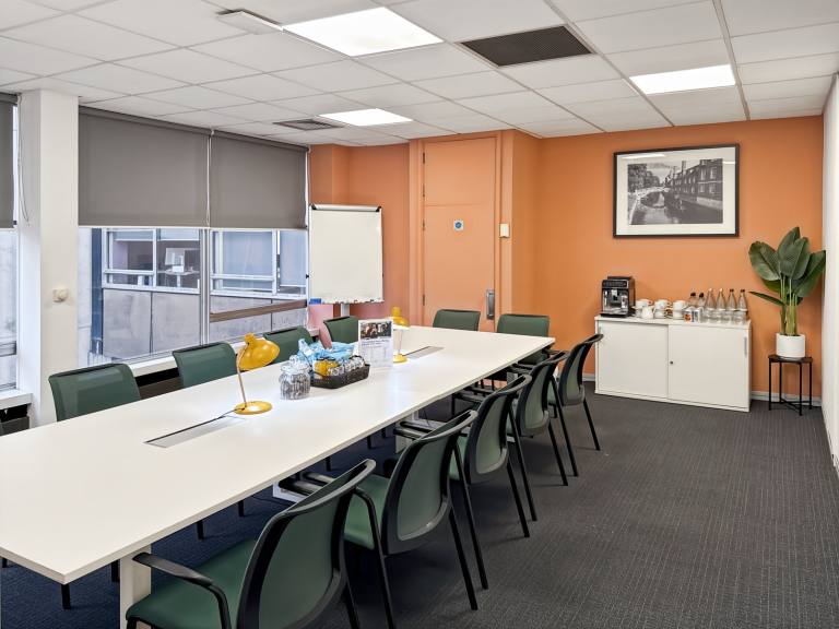 Cambridge - CB1 1BH \ Large Office for Rent Customisable for 10 Desks