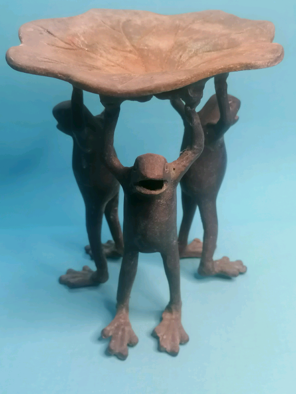 Vintage 3 Large frogs,6,5-inch holding sheed.You can use for Astray. 