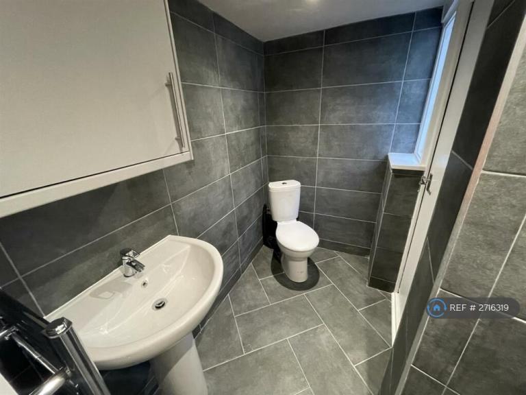 1 bedroom flat in Nelson Street, Buckingham, MK18 (1 bed) (#2716319)