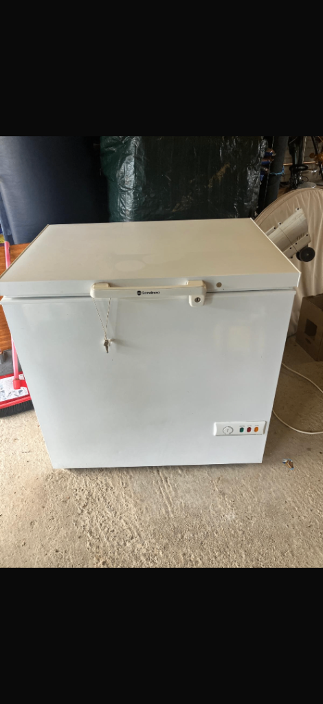 White Chest Freezer – Almost New Condition
