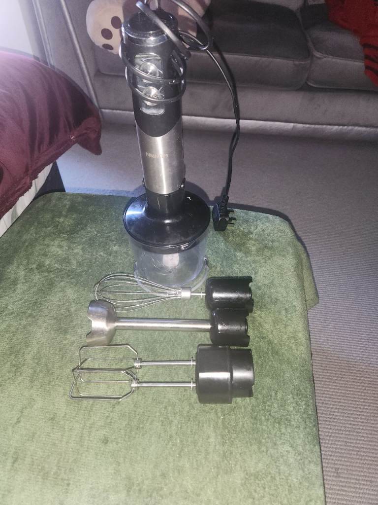 Braun Hand Blender with Whisk and Chopper Attachments – Good Condition