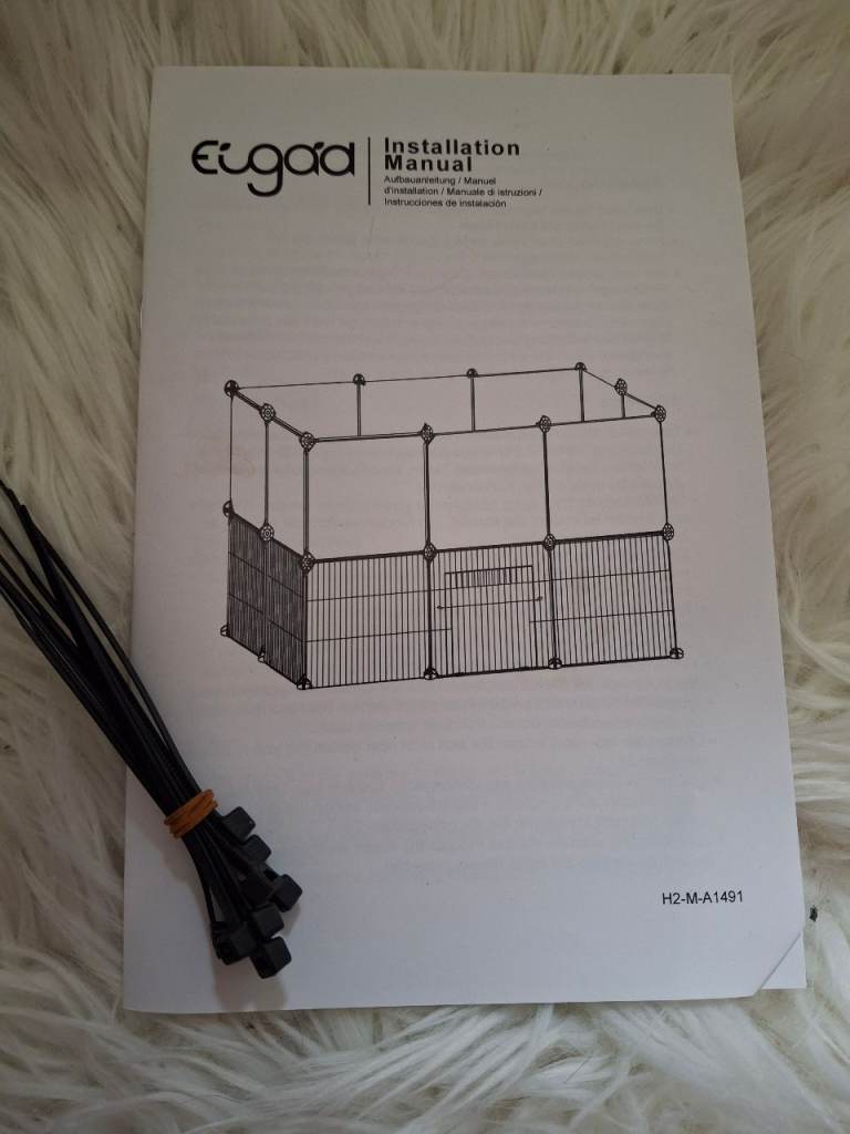Pet cage that can be made in different ways.