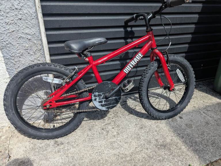 Apollo Outrage kids mountain bike 