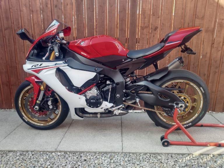 Yamaha R1 2015 Red/White