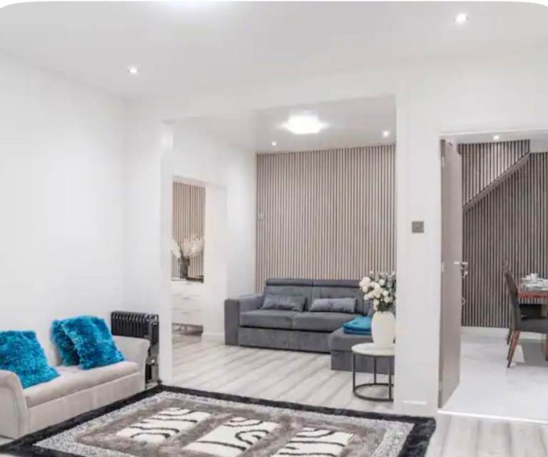 2 Bedrooms Property
