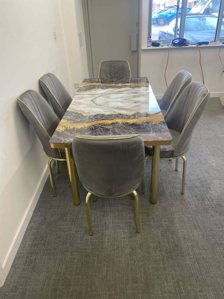 Brand New Extendable Dining Table with 6 Chairs – £360