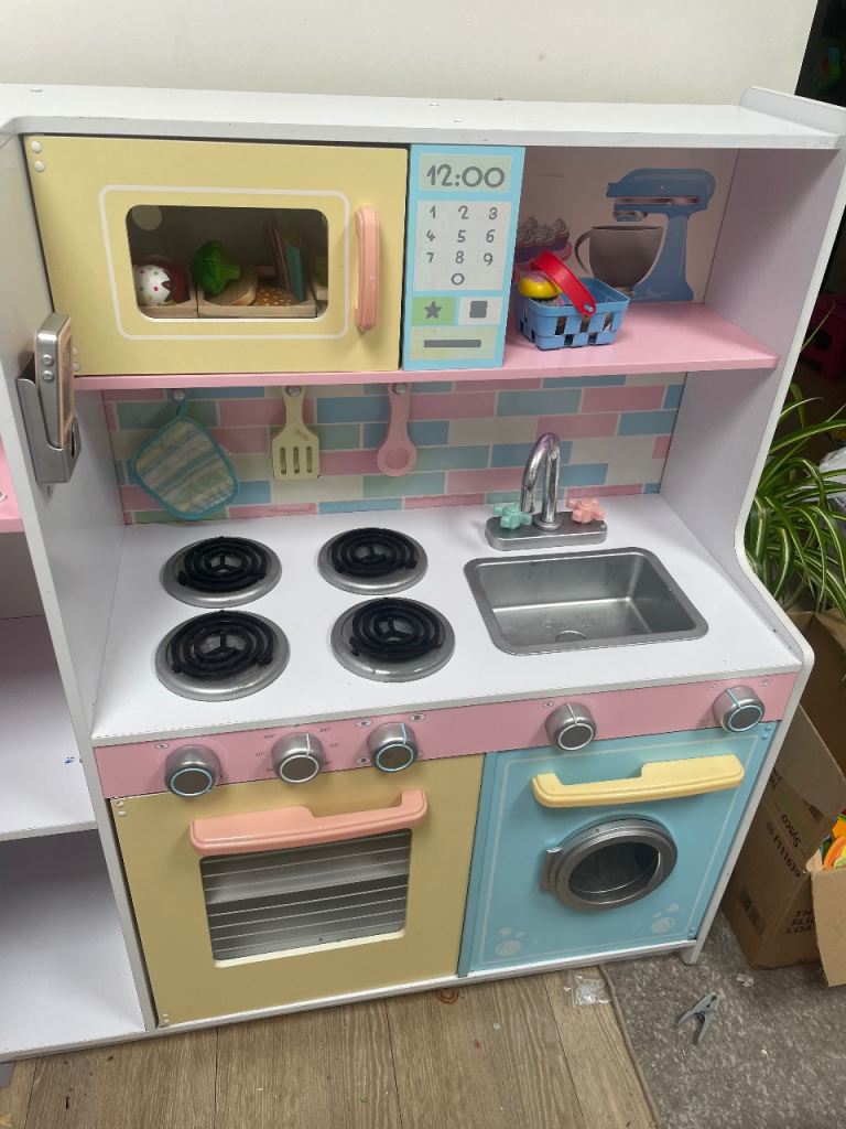 Toy Kitchen 