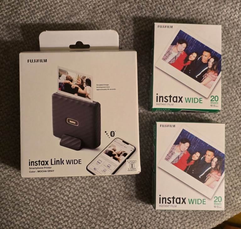 Mobile photo printer (modern Polaroid) ideal Xmas gift for teenagers