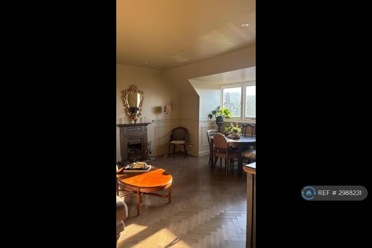 2 bedroom flat in Kidderpore Gardens, London, NW3 (2 bed) (#2988231)