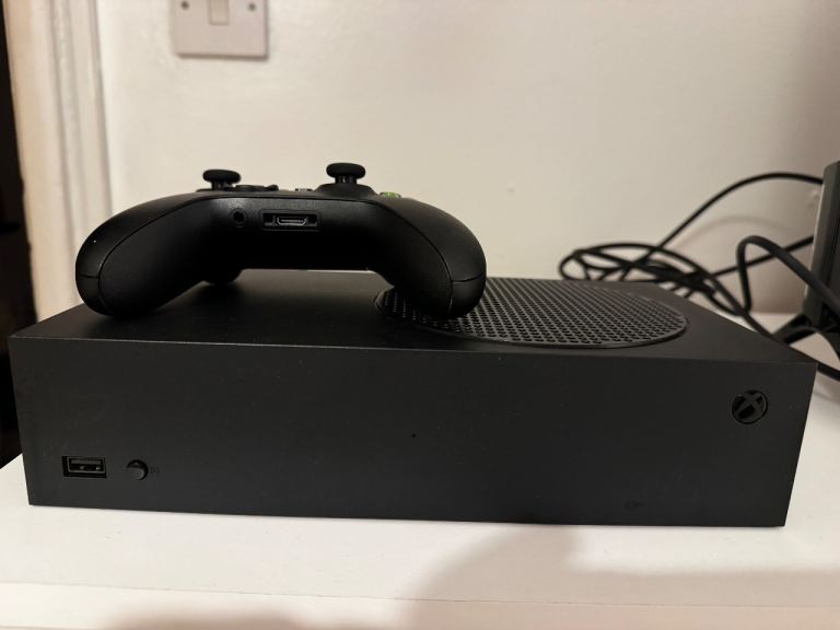 Xbox Series S 1TB (Carbon Black) – Great Condition – 1 Controller
