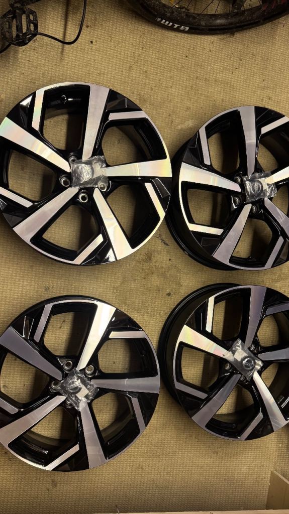 Nissan J11 Wheels with new centre caps 