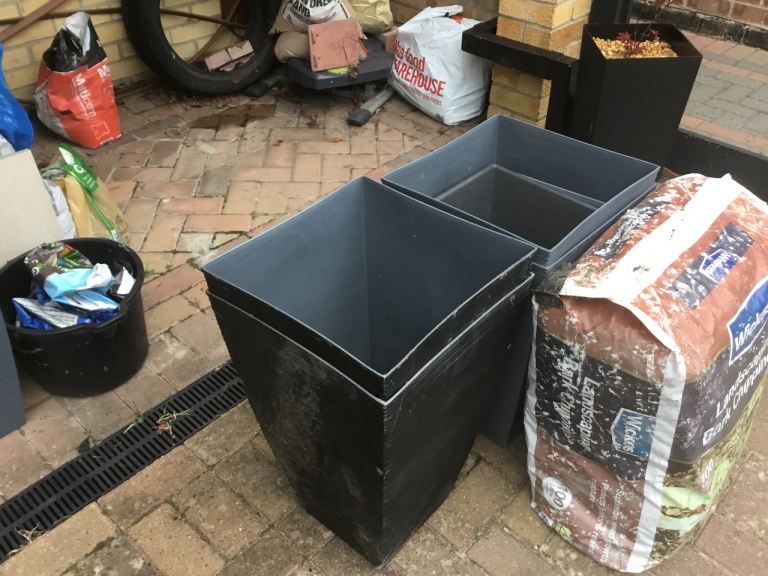 10L bag of Bark & Plant Pots