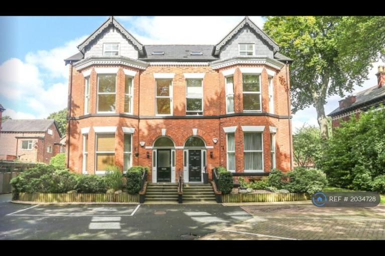 1 bedroom flat in Heaton Moor Road, Stockport, SK4 (1 bed) (#2034728)