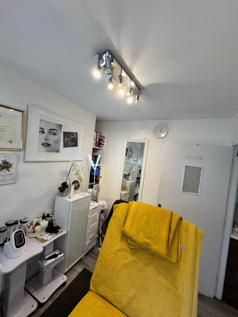 Exquisite space in Shepherds Bush for a private beauty salon or private office.