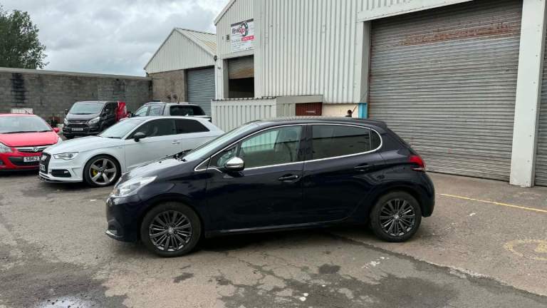 Peugeot, 208, Hatchback, 2016, Manual, 1560 (cc), 5 doors