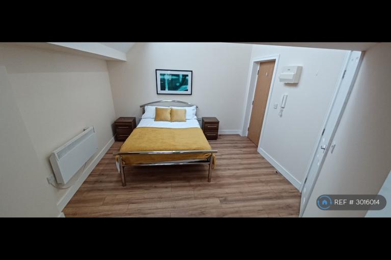 Studio flat in Percy St, Stoke-On-Trent, ST1 (#3016014)