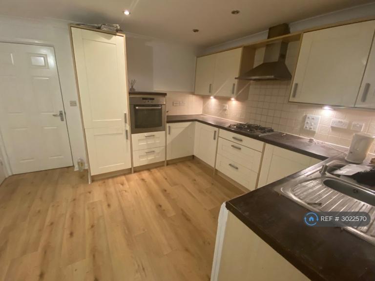 4 bedroom house in Paignton Close, Romford, RM3 (4 bed) (#3022570)