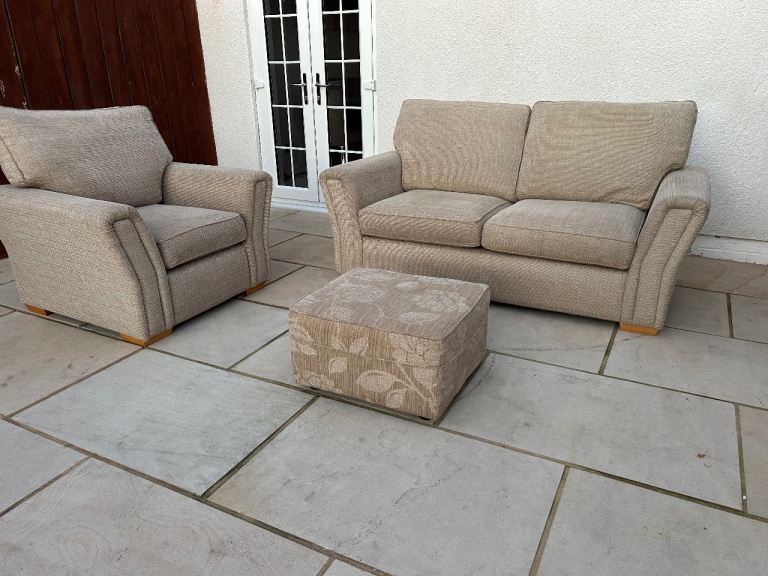 🚨🚨Best value deal around 2 Sester sofa + chair and foot stool 🚨🚨