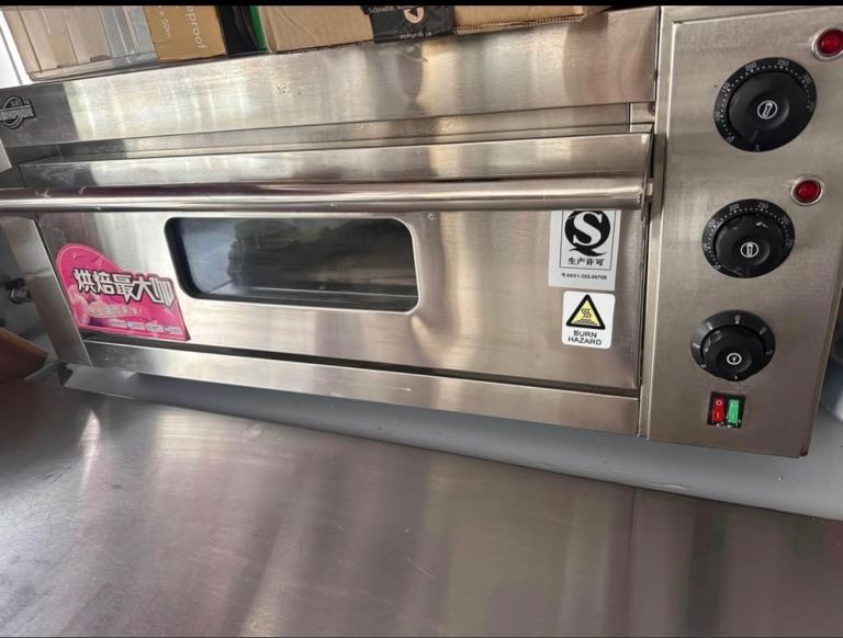 Commercial pizza oven