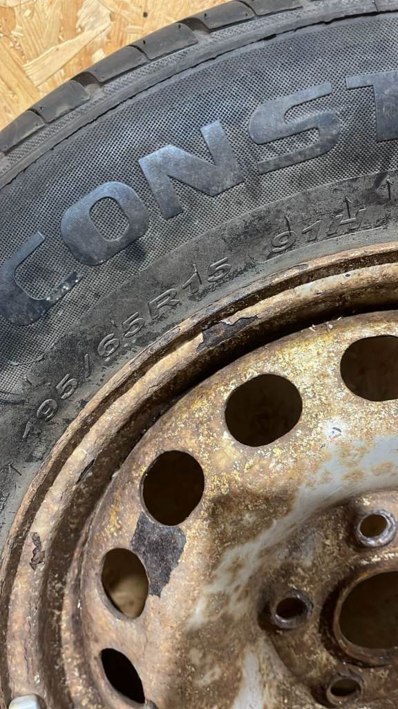 195/65r15 91h wheel from a VW Caddy 2014