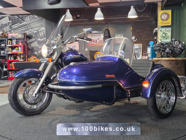 2016 TRIUMPH BONNEVILLE AMERICA LT WITH WATSONIAN SIDECAR OUTFIT 9,000 MILE'S 