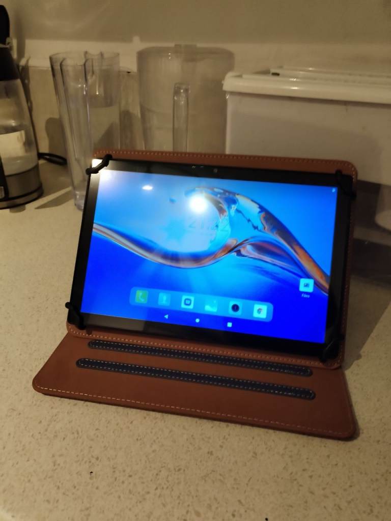 Android Tablet 10.5"x 6" + Case