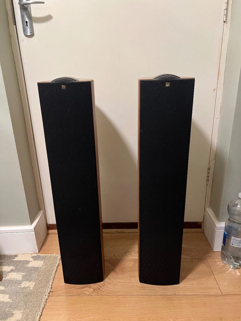 KEF iQ5 Floor standing Speakers - Fair Condition