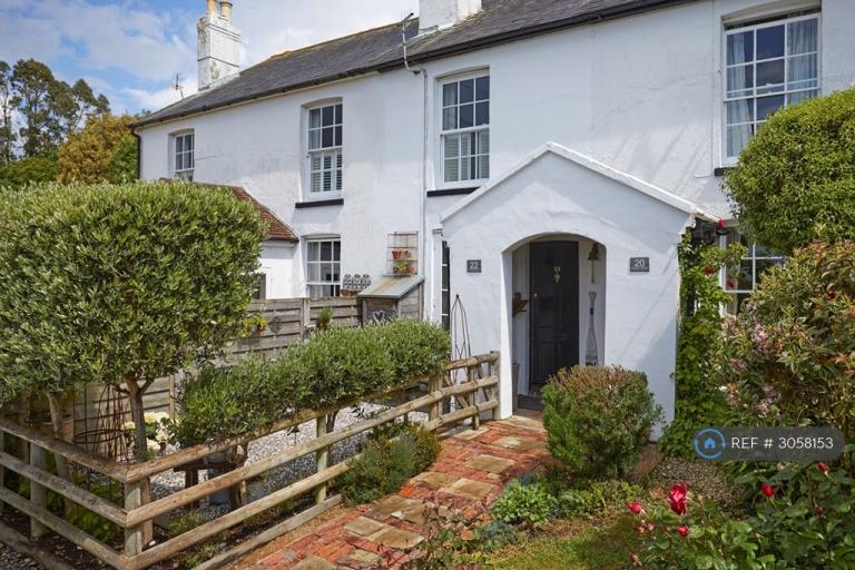 2 bedroom house in Solent View Road, Cowes, PO31 (2 bed) (#3058153)