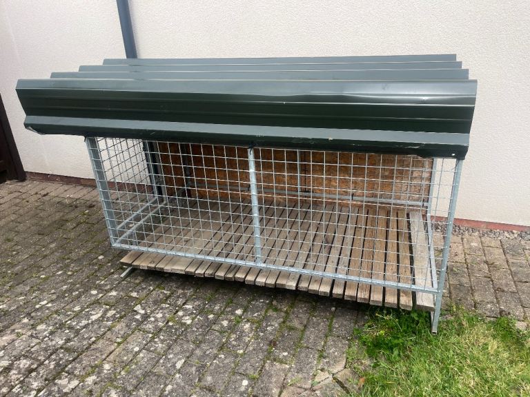 Dog kennel / crate and pen