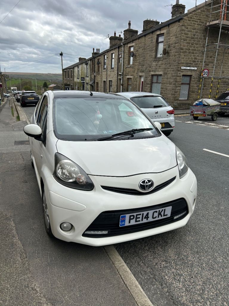 Toyota, AYGO, Hatchback, 2014, Manual, 998 (cc), 3 doors